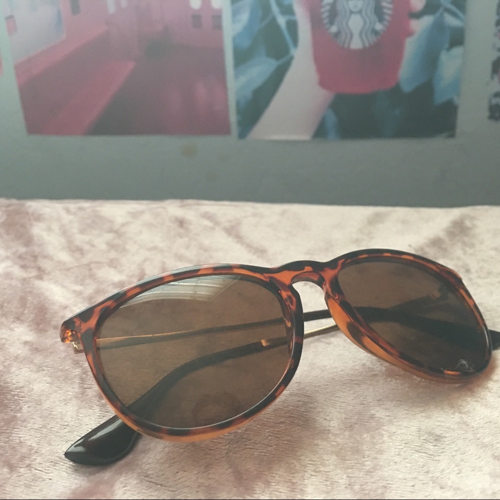 Sunglasses - Picture 5 of 11